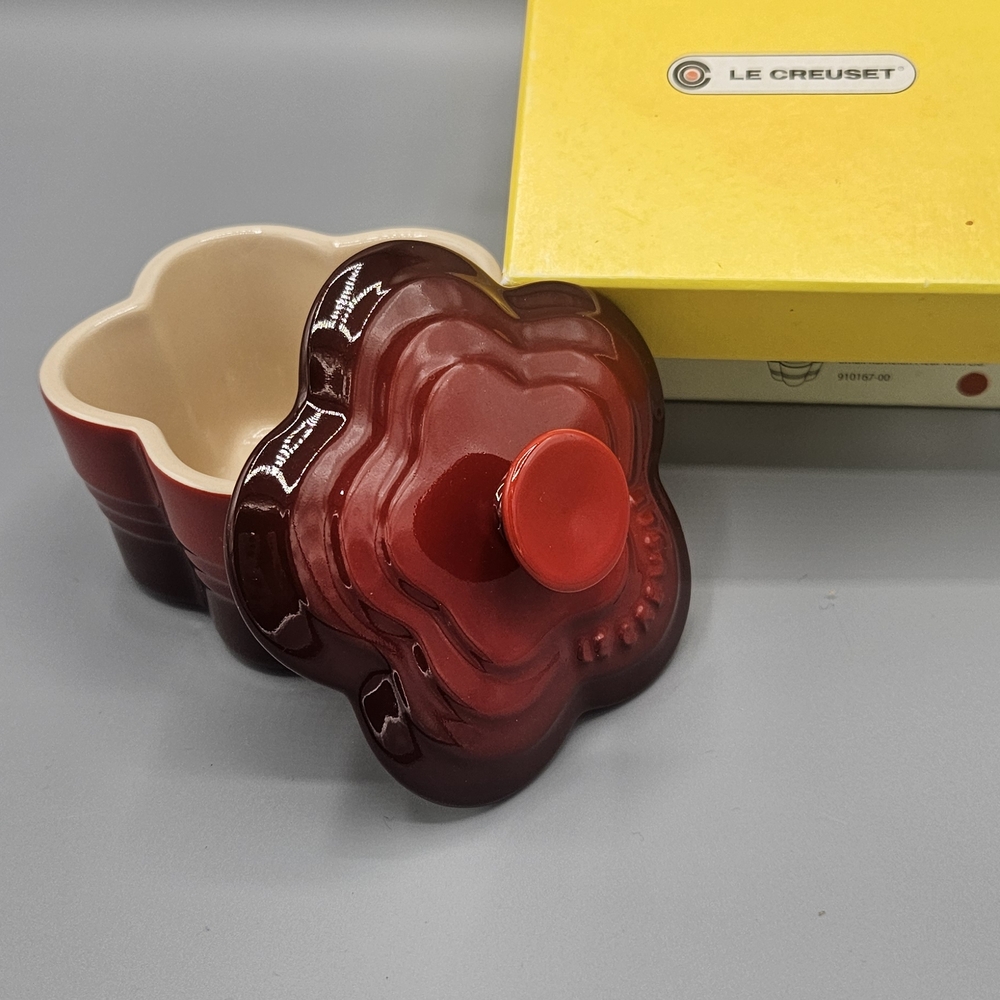 Le Creuset Red Flower-Shaped Stoneware Dish